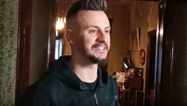 УПАШЋУ У АМБИС: Емир Ђуловић снима нови спот, у истом се појављује она (ВИДЕО) УПАШЋУ У АМБИС: Емир Ђуловић снима нови спот, у истом се појављује она (ВИДЕО)