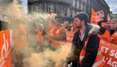 УСТАВНИ САВЕТ ОДОБРИО ПОВЕЋАЊЕ ГОДИНА ЗА ОДЛАЗАК У ПЕЗНИЈУ: Француска пред кључањем УСТАВНИ САВЕТ ОДОБРИО ПОВЕЋАЊЕ ГОДИНА ЗА ОДЛАЗАК У ПЕЗНИЈУ: Француска пред кључањем