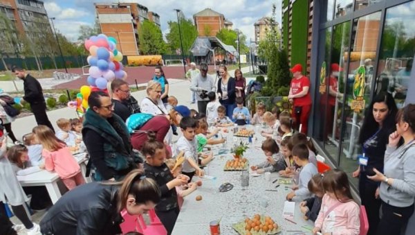 ВАСКРШЊА ЗАБАВА: У Крушевцу награђују најсмешније, најоригиналније и најмодерније јаје (ФОТО) ВАСКРШЊА ЗАБАВА: У Крушевцу награђују најсмешније, најоригиналније и најмодерније јаје (ФОТО)