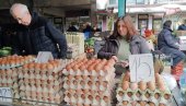 ИЗНЕНАЂЕЊЕ НА ЗЕЛЕНОЈ ПИЈАЦИ У ПАРАЋИНУ: На Велики петак јаја и за 15 динара (ФОТО) ИЗНЕНАЂЕЊЕ НА ЗЕЛЕНОЈ ПИЈАЦИ У ПАРАЋИНУ: На Велики петак јаја и за 15 динара (ФОТО)