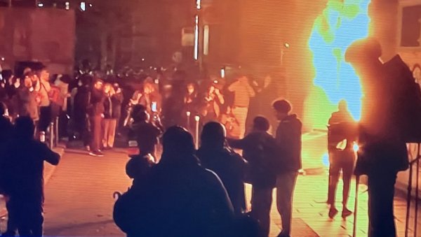 УЗАВРЕЛО У ПРЕСТОНИЦИ БРЕТАЊЕ: У Рену запалили полицијску префектуру УЗАВРЕЛО У ПРЕСТОНИЦИ БРЕТАЊЕ: У Рену запалили полицијску префектуру