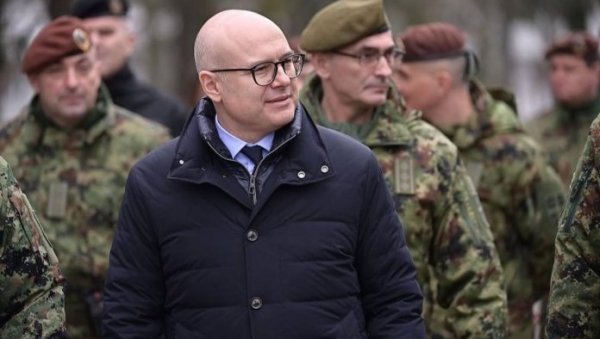 ЧЕСТИТКА МИНИСТРА ОДБРАНЕ ПОВОДОМ ДАНА ВОЈСКЕ СРБЈЕ: Ево шта је Вучевић поручио војницима и грђанима ЧЕСТИТКА МИНИСТРА ОДБРАНЕ ПОВОДОМ ДАНА ВОЈСКЕ СРБЈЕ: Ево шта је Вучевић поручио војницима и грђанима