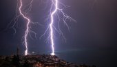 NAD ZAGREBOM ŽIVA VATRA SEVA: Više od 40 munja udarilo na hrvatsku prestonicu