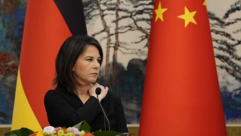 БЕРБОКОВА СИЈА НАЗВАЛА ДИКТАТОРОМ Кина поручила: Ово је отворена провокација БЕРБОКОВА СИЈА НАЗВАЛА ДИКТАТОРОМ Кина поручила: Ово је отворена провокација