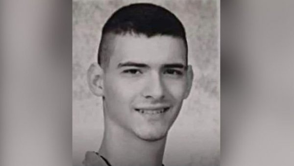 НЕ МОГУ ДА ИЗДРЖИМ ОВАКАВ ЖИВОТ: Мајка Александра (18) из Сремске Митровице открила шта се дешавало последњих сати пре нестанка младића НЕ МОГУ ДА ИЗДРЖИМ ОВАКАВ ЖИВОТ: Мајка Александра (18) из Сремске Митровице открила шта се дешавало последњих сати пре нестанка младића