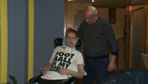 MILOŠ NASTAVLJA LEČENJE - NAROD SKUPIO POLA MILIONA MARAKA Humanitarna akcija na području Istočnog Sarajeva MILOŠ NASTAVLJA LEČENJE - NAROD SKUPIO POLA MILIONA MARAKA Humanitarna akcija na području Istočnog Sarajeva