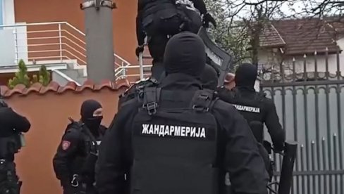 UHAPŠENA NARKO-GRUPA U BEOGRADU: Organizovali šverc kokaina na veliko za Južnu Ameriku, Evropu, Grčku i Srbiju UHAPŠENA NARKO-GRUPA U BEOGRADU: Organizovali šverc kokaina na veliko za Južnu Ameriku, Evropu, Grčku i Srbiju