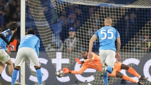 BRUKA NAPOLIJA: Šampion Italije poražen na svom terenu od ekipe koja je do ovog meča postigla samo četiri gola u Seriji A BRUKA NAPOLIJA: Šampion Italije poražen na svom terenu od ekipe koja je do ovog meča postigla samo četiri gola u Seriji A