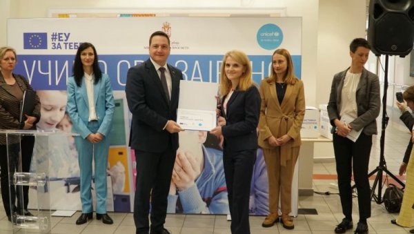 ЂАЦИ ЋЕ ЛАКШЕ УЧИТИ: Новосадска школа „Милан Петровић” добила ресурс - центар ЂАЦИ ЋЕ ЛАКШЕ УЧИТИ: Новосадска школа „Милан Петровић” добила ресурс - центар