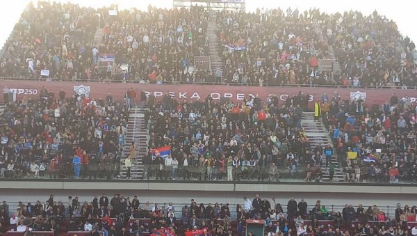 ЕУФОРИЈА У БАЊАЛУЦИ: Новак Ђоковић је славио, а трибине су подрхтавале (ВИДЕО/ФОТО) ЕУФОРИЈА У БАЊАЛУЦИ: Новак Ђоковић је славио, а трибине су подрхтавале (ВИДЕО/ФОТО)