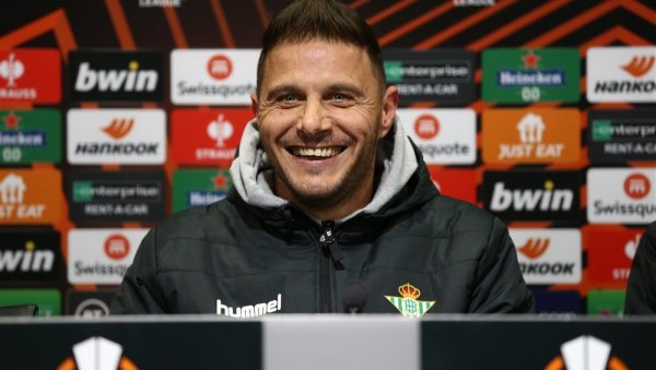 ИКОНА, МИТ, НЕПОНОВЉИВ ФУДБАЛЕР Крај бајке Хоакина и Бетиса на крају сезоне ИКОНА, МИТ, НЕПОНОВЉИВ ФУДБАЛЕР Крај бајке Хоакина и Бетиса на крају сезоне