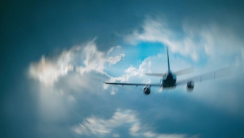 POVREĐENO 11 LJUDI: Avion uleteo u jaku turbulenciju pre sletanja