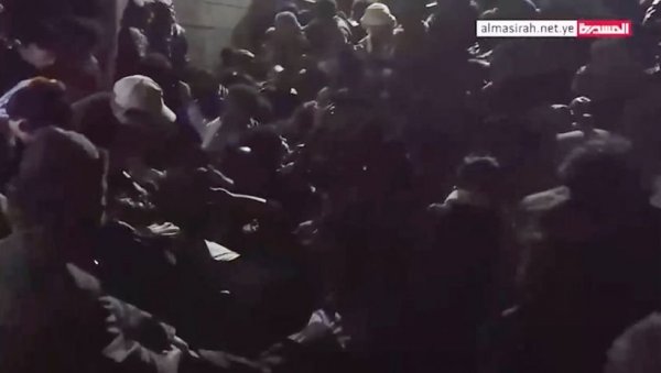 ЉУДИ ДОШЛИ ЗБОГ ДОНАЦИЈЕ ОД ДЕВЕТ ДОЛАРА, ПА НАСТРАДАЛИ У СТАМПЕДУ: Ужас у Јемену, погинуло најмање 85 људи (ФОТО, ВИДЕО) ЉУДИ ДОШЛИ ЗБОГ ДОНАЦИЈЕ ОД ДЕВЕТ ДОЛАРА, ПА НАСТРАДАЛИ У СТАМПЕДУ: Ужас у Јемену, погинуло најмање 85 људи (ФОТО, ВИДЕО)