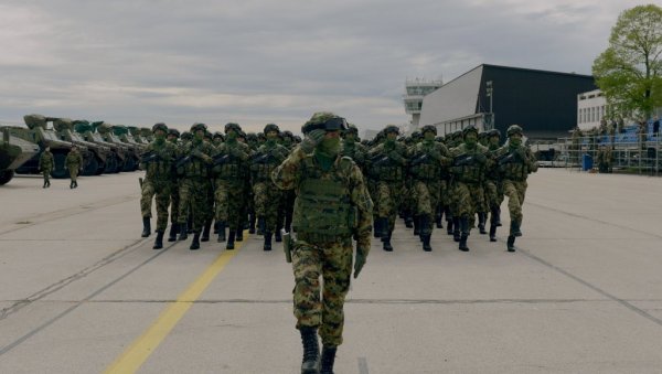 ПОНОС СРБИЈЕ Вучић: Дођите сутра у Батајницу на велики приказ Војске Србије ПОНОС СРБИЈЕ Вучић: Дођите сутра у Батајницу на велики приказ Војске Србије
