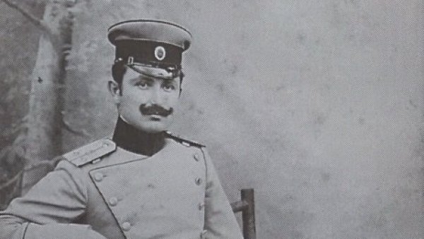 ОВАЈ ГЕНЕРАЛ ЈЕ ОСЛОБОДИО 15 ГРАДОВА НА БАЛКАНУ:Са својим војницима је био у рову, пешачио је до изнемоглости (ФОТО/ВИДЕО) ОВАЈ ГЕНЕРАЛ ЈЕ ОСЛОБОДИО 15 ГРАДОВА НА БАЛКАНУ:Са својим војницима је био у рову, пешачио је до изнемоглости (ФОТО/ВИДЕО)