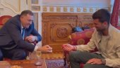 ЂОКОВИЋ И ДОДИК СЕ ПОТУЦАЛИ ВАСКРШЊИМ ЈАЈИМА: Погледајте ко је победио (ВИДЕО) ЂОКОВИЋ И ДОДИК СЕ ПОТУЦАЛИ ВАСКРШЊИМ ЈАЈИМА: Погледајте ко је победио (ВИДЕО)