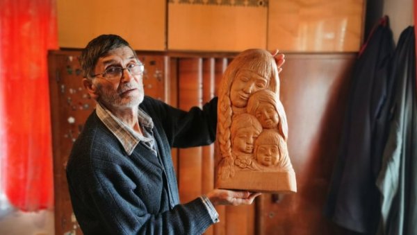 БЛАГОЈЕ ПРЕ 45 ГОДИНА ЗБОГ ХОБИЈА БАТАЛИО ЗАНАТ: Дрворезбари и у 85. години БЛАГОЈЕ ПРЕ 45 ГОДИНА ЗБОГ ХОБИЈА БАТАЛИО ЗАНАТ: Дрворезбари и у 85. години