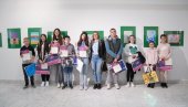 NAGRAĐENI NAJBOLJI RADOVI: U kraljevačkom muzeju otvoren 48. Dečji majski likovni salon NAGRAĐENI NAJBOLJI RADOVI: U kraljevačkom muzeju otvoren 48. Dečji majski likovni salon