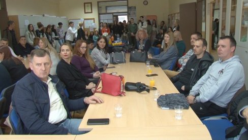 NAJBOLJI MLADI GRAFIČARI NA JEDNOM MESTU: Počelo takmičenje srednjih stručnih škola Srbije NAJBOLJI MLADI GRAFIČARI NA JEDNOM MESTU: Počelo takmičenje srednjih stručnih škola Srbije