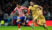 NAVIJAČI ATLETIKA NAPRAVILI INCIDENT: Dijego Simeone morao da prekine trening (VIDEO) NAVIJAČI ATLETIKA NAPRAVILI INCIDENT: Dijego Simeone morao da prekine trening (VIDEO)