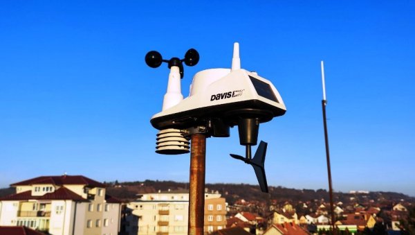 ШИРИ СЕ МЕТЕОРОЛОШКА МРЕЖА У ПАРАЋИНУ: Још четири станице за села ШИРИ СЕ МЕТЕОРОЛОШКА МРЕЖА У ПАРАЋИНУ: Још четири станице за села