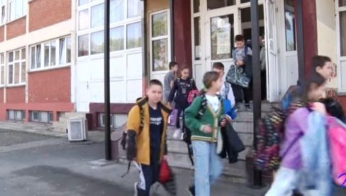 UPIS PRVAKA U PARAĆINU: U klupama će biti nešto manje od 400 učenika UPIS PRVAKA U PARAĆINU: U klupama će biti nešto manje od 400 učenika