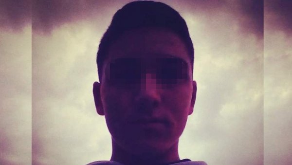 МАРКО (17) СЕ МЕСЕЦ ДАНА НАЛАЗИ У ПРИТВОРУ: Ово је малолетник осумњичен да је у Новом Саду мучио дечака (14) МАРКО (17) СЕ МЕСЕЦ ДАНА НАЛАЗИ У ПРИТВОРУ: Ово је малолетник осумњичен да је у Новом Саду мучио дечака (14)