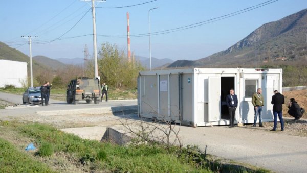 ЈОШ ЈЕДНА КУРТИЈЕВА ПРЕВАРА: Полиција лажне државе мештанима узима документа да би гласали уместо њих? ЈОШ ЈЕДНА КУРТИЈЕВА ПРЕВАРА: Полиција лажне државе мештанима узима документа да би гласали уместо њих?
