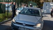 STALA NA STRANU KURTIJA I DOŠLA DA GLASA ZA SAMU SEBE! U Zvečanu jedini glasač Slađana Pantović - došla i otišla u pratnji policije (FOTO)