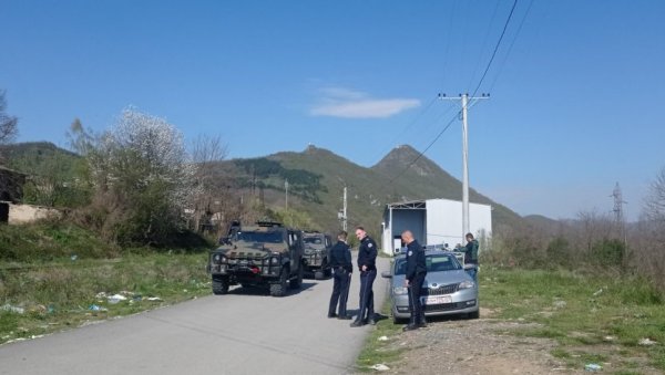СРБИ ПОКАЗАЛИ ПУНО ЈЕДИНСТВО Петковић: Бојкот показао да је српски народ послао Куртија у контејнер СРБИ ПОКАЗАЛИ ПУНО ЈЕДИНСТВО Петковић: Бојкот показао да је српски народ послао Куртија у контејнер