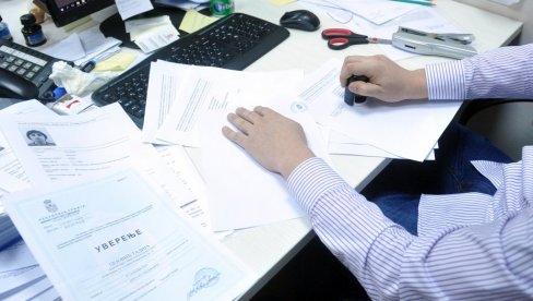 NOTARI OBAVILI 25 MILIONA PRAVNIH POSLOVA: JBK obeležava deceniju postojanja, a građani profesiju ocenjuju kao najbolju u pravosuđu NOTARI OBAVILI 25 MILIONA PRAVNIH POSLOVA: JBK obeležava deceniju postojanja, a građani profesiju ocenjuju kao najbolju u pravosuđu