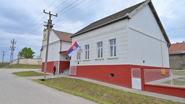 РАДОСТ ПОСЛЕ ТРИ ДЕЦЕНИЈЕ: Деца у Стејановцима добила боље услове за учење РАДОСТ ПОСЛЕ ТРИ ДЕЦЕНИЈЕ: Деца у Стејановцима добила боље услове за учење