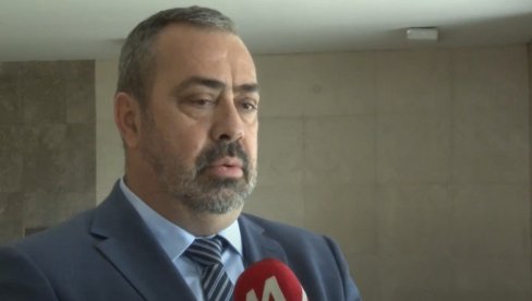 VULOVIĆ: Kosovska policija polomila tablu na ćirilici na opštini Zubin Potok VULOVIĆ: Kosovska policija polomila tablu na ćirilici na opštini Zubin Potok