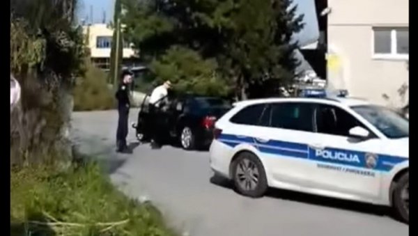 ЗАБАВА ЗАВРШИЛА ЛОШЕ: Дивљао аутомобилом па се забио у полицију ЗАБАВА ЗАВРШИЛА ЛОШЕ: Дивљао аутомобилом па се забио у полицију