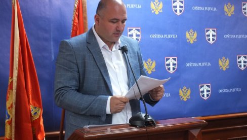 LJUTI ZBOG SRPSKIH ZASTAVA: Traže smenu prvog čoveka Pljevalja LJUTI ZBOG SRPSKIH ZASTAVA: Traže smenu prvog čoveka Pljevalja