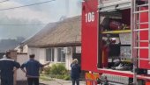 VELIKI POŽAR U ZRENJANINU: Goreo krov klanice, pa se zapalila i kuća (FOTO/VIDEO) VELIKI POŽAR U ZRENJANINU: Goreo krov klanice, pa se zapalila i kuća (FOTO/VIDEO)