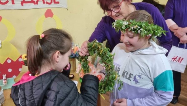 ПОЉУПЦИ КРОЗ ВЕНЦЕ ЗА ВЕЧНО ПРИЈАТЕЉСТВО: Стари обичај кумачење - другаричење део нематеријалног културног наслеђа Србије ПОЉУПЦИ КРОЗ ВЕНЦЕ ЗА ВЕЧНО ПРИЈАТЕЉСТВО: Стари обичај кумачење - другаричење део нематеријалног културног наслеђа Србије