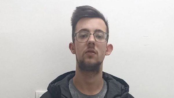 ОСУМЊИЧЕН ДА ЈЕ НАПАО ДЕВОЈКУ (19) НА БРАНКОВОМ МОСТУ: Ако га препознате, одмах зовите полицију ОСУМЊИЧЕН ДА ЈЕ НАПАО ДЕВОЈКУ (19) НА БРАНКОВОМ МОСТУ: Ако га препознате, одмах зовите полицију