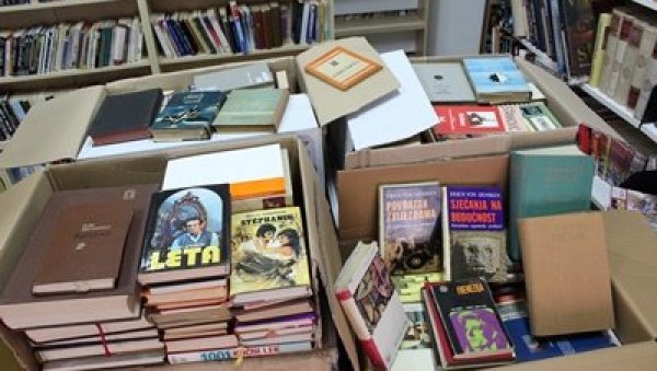 КЊИГА ЈЕ НАЈБОЉИ И НЕЗАМЕНЉИВ ДРУГ: Донације стизале и до најудаљенијих, планинских места КЊИГА ЈЕ НАЈБОЉИ И НЕЗАМЕНЉИВ ДРУГ: Донације стизале и до најудаљенијих, планинских места