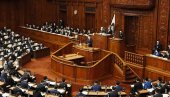 МАЛО ЈЕ ПЛАКАЛА... Чланица владиног одбора довела своју двомесечну бебу на састанак МАЛО ЈЕ ПЛАКАЛА... Чланица владиног одбора довела своју двомесечну бебу на састанак