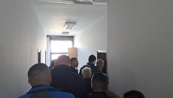 АДВОКАТИЦА ТРАЖИЛА ИЗУЗЕЋЕ СУДИЈЕ: Одложено суђење Србима у Никшићу АДВОКАТИЦА ТРАЖИЛА ИЗУЗЕЋЕ СУДИЈЕ: Одложено суђење Србима у Никшићу