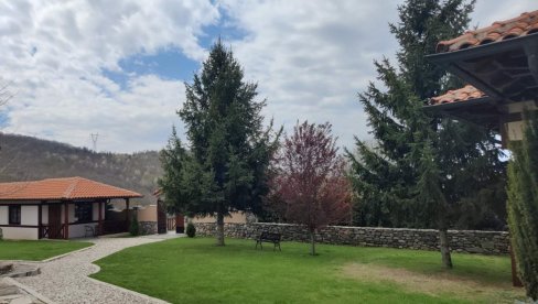 SVETINJA KOJA PLENI LEPOTOM: Manastir Svetog prvomučenika i arhiđakona Stefana rado posećuju vernici iz Vranja i okoline (FOTO) SVETINJA KOJA PLENI LEPOTOM: Manastir Svetog prvomučenika i arhiđakona Stefana rado posećuju vernici iz Vranja i okoline (FOTO)