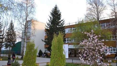 U PLANU UPIS 672 UČENIKA Na području Istočnog Sarajeva povećan broj srednjoškolaca U PLANU UPIS 672 UČENIKA Na području Istočnog Sarajeva povećan broj srednjoškolaca