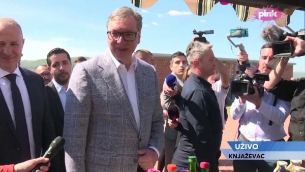 НИСАМ ЈОШ ЗА ИЛОВАЧУ Вучић о свом здравственом стању: Када будем сматрао да је нешто потребно и важно, стићи ће обавештење из мог кабинета НИСАМ ЈОШ ЗА ИЛОВАЧУ Вучић о свом здравственом стању: Када будем сматрао да је нешто потребно и важно, стићи ће обавештење из мог кабинета