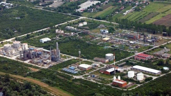 ФЕЉТОН - РАДИЛО СЕ ПОД УДАРИМА КРСТАРЕЋИХ РАКЕТА: НАТО је са неба на Србију неселективно истоварао смртоносне пројектиле ФЕЉТОН - РАДИЛО СЕ ПОД УДАРИМА КРСТАРЕЋИХ РАКЕТА: НАТО је са неба на Србију неселективно истоварао смртоносне пројектиле