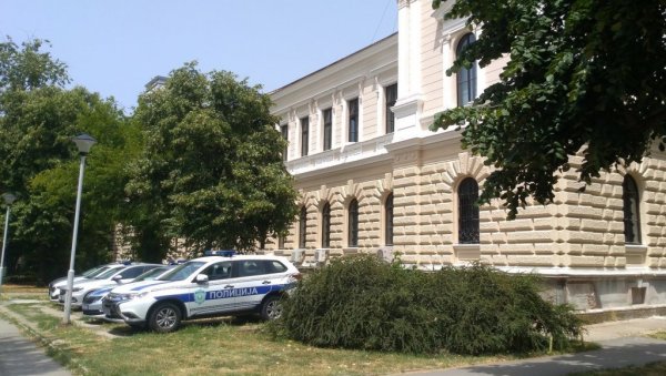 ХАПШЕЊЕ У ПОЖАРЕВЦУ: Двојици Индијаца одузео пасоше и приморао их на неплаћени рад? ХАПШЕЊЕ У ПОЖАРЕВЦУ: Двојици Индијаца одузео пасоше и приморао их на неплаћени рад?