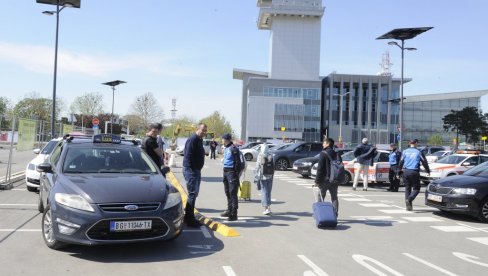 НА АЕРОДРОМ САМО СА ДОЗВОЛОМ: Нове мере против дивљих таксиста у престоници