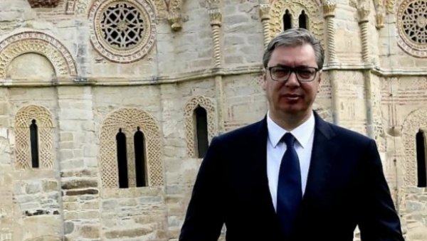 ВУЧИЋ ПОСЕТИО ЉУБОСТИЊУ: Председник у српској светињи на путу ка отварању деонице Моравског коридора (ФОТО) ВУЧИЋ ПОСЕТИО ЉУБОСТИЊУ: Председник у српској светињи на путу ка отварању деонице Моравског коридора (ФОТО)