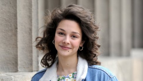 ZAHVALNA SAM ŠTO SE MOJA SUDBINA OVAKO POSLOŽILA: Teodora Dragićević o junakinjama koje idu srcem, ali i glavom kroz život ... ZAHVALNA SAM ŠTO SE MOJA SUDBINA OVAKO POSLOŽILA: Teodora Dragićević o junakinjama koje idu srcem, ali i glavom kroz život ...