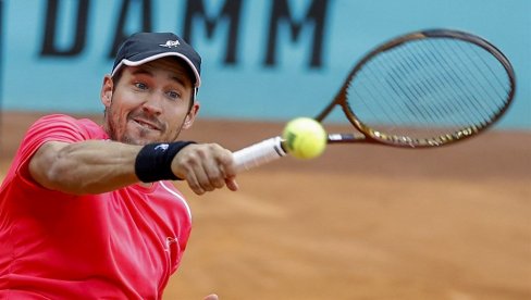 LAJOVIĆ U POLUFINALU BARSELONE! Srbin pobedio Francuza pa zakazao duel sa šampionom Monte Karla LAJOVIĆ U POLUFINALU BARSELONE! Srbin pobedio Francuza pa zakazao duel sa šampionom Monte Karla